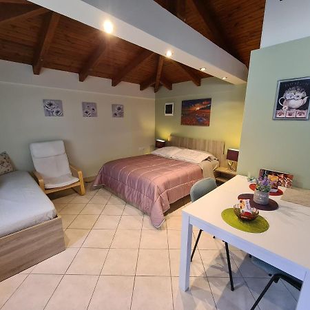 Semelia'S Guest House Spáta Екстериор снимка